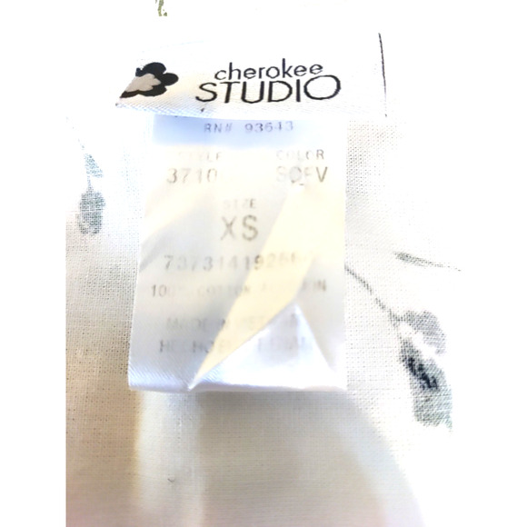 Cherokee Studio Women's Scrub Top Size X Small Cream Pink Roses Cotton Blend... - Picture 5 of 6